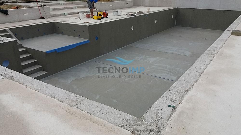 Sanificazione Piscina rettangolare con scaletta