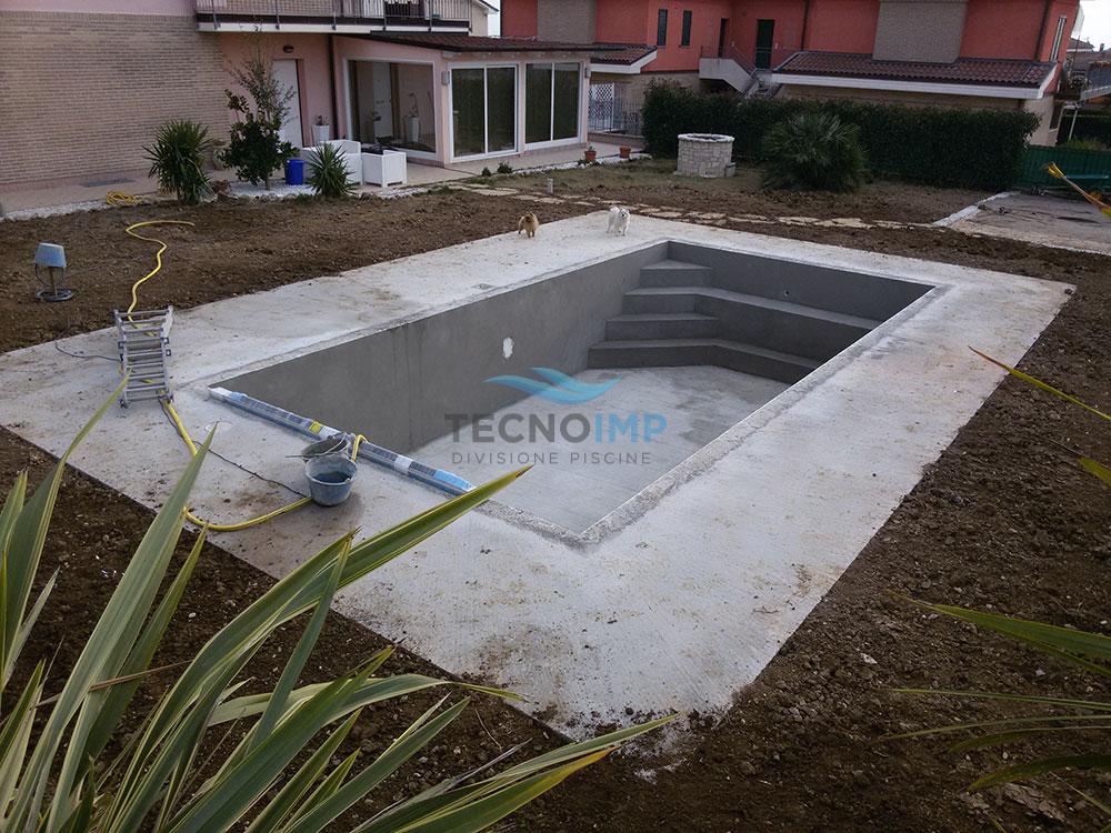 Realizzazione piccola piscina in cemento armato controterra